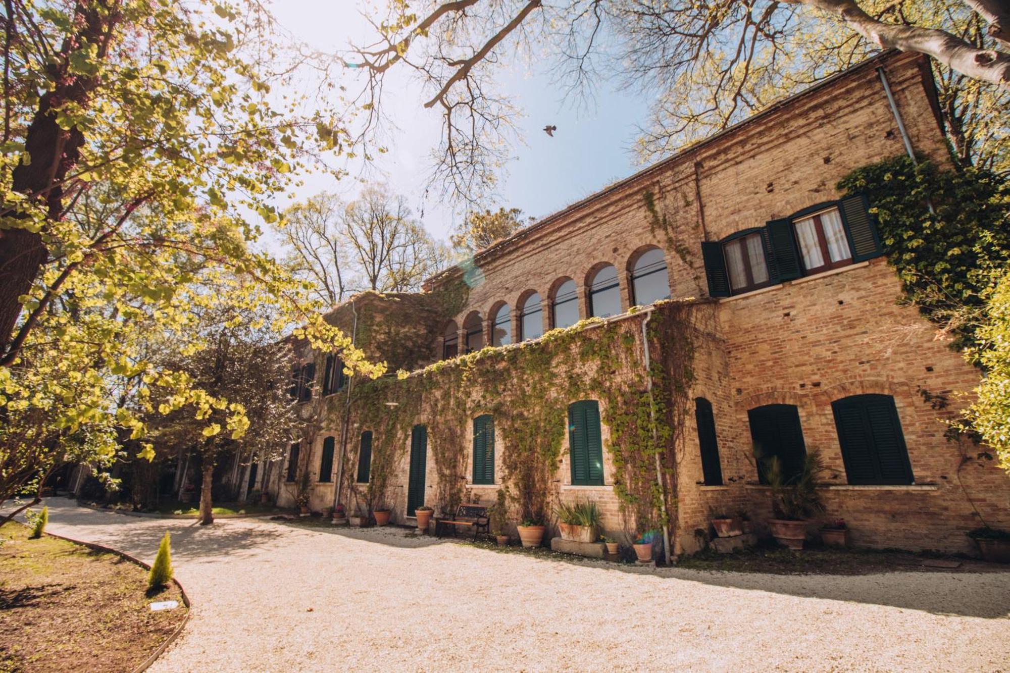 The Baron'S Estate Hotel Torre de' Passeri Exterior photo