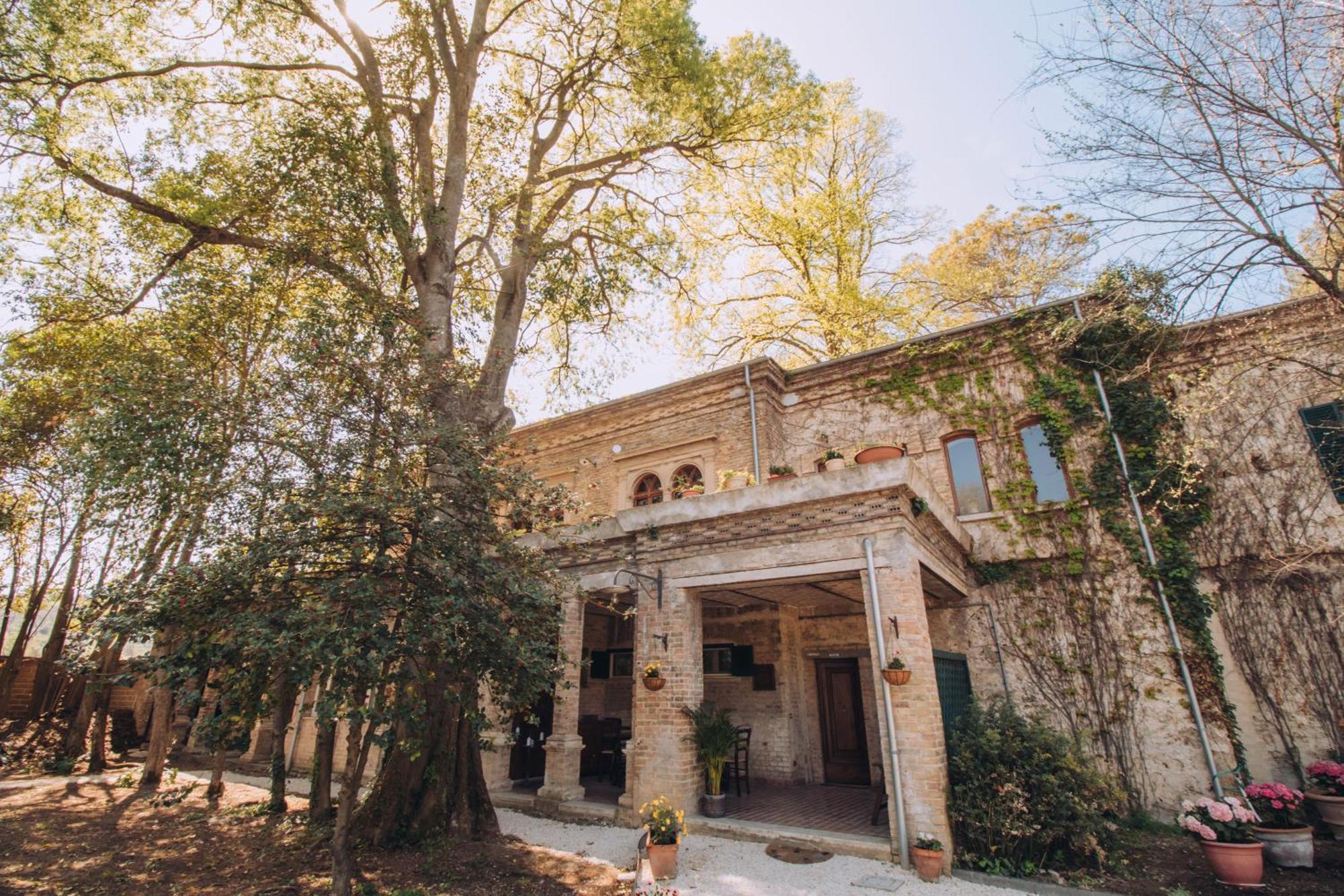 The Baron'S Estate Hotel Torre de' Passeri Exterior photo